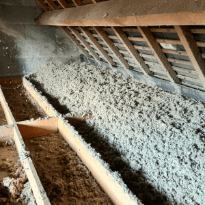 Isolation de combles perdus à Rennes pour un habitat confortable et économe en énergie.